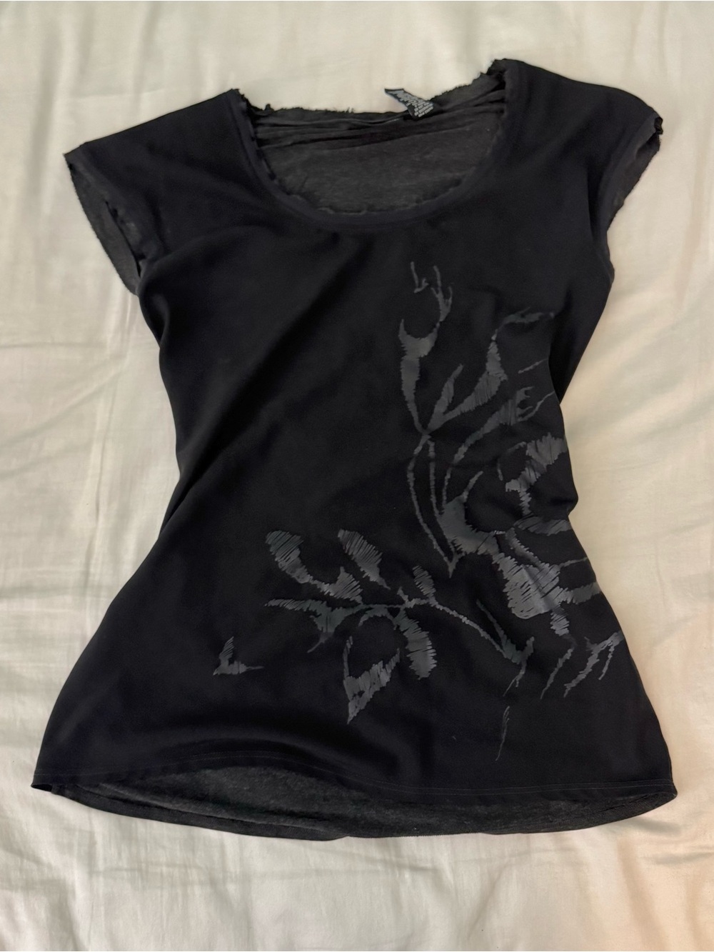 New York & Company black grunge graphic short sleeve tee t-shirt M